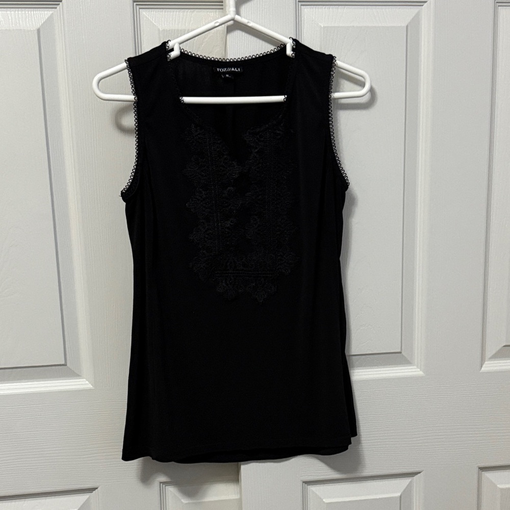 Roz & Ali Black Sleeveless Embroidered Camisole